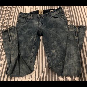 Acid Wash Dylan George Skinny Jeans with zip ankle